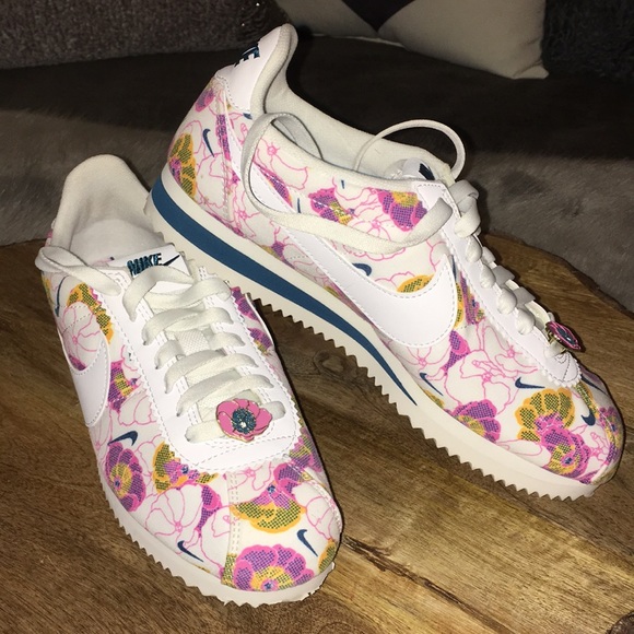 Nike Shoes - Nike Wmns Cortez Floral Pack AV1338 001